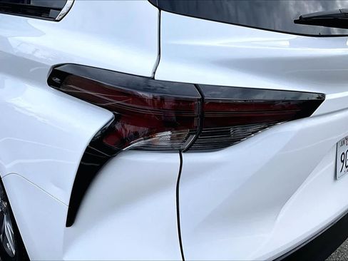 Certified 2023 Toyota Sienna LE image 28