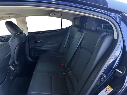 Used 2019 Lexus ES 300h w/ Premium Package FWD image 11