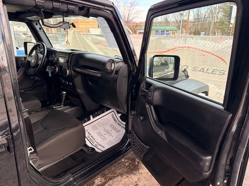 Used 2016 Jeep Wrangler Unlimited Sport w/ Connectivity Group AWD/4WD image 58