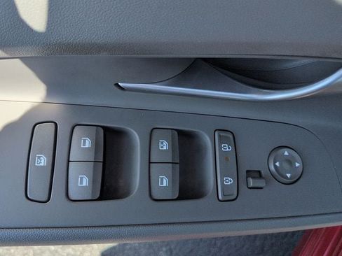 Used 2025 Hyundai Elantra SEL FWD image 15