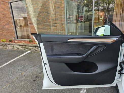 Used 2023 Tesla Model Y Long Range image 35