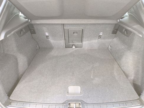 Used 2025 Volvo XC40 B5 Core image 32