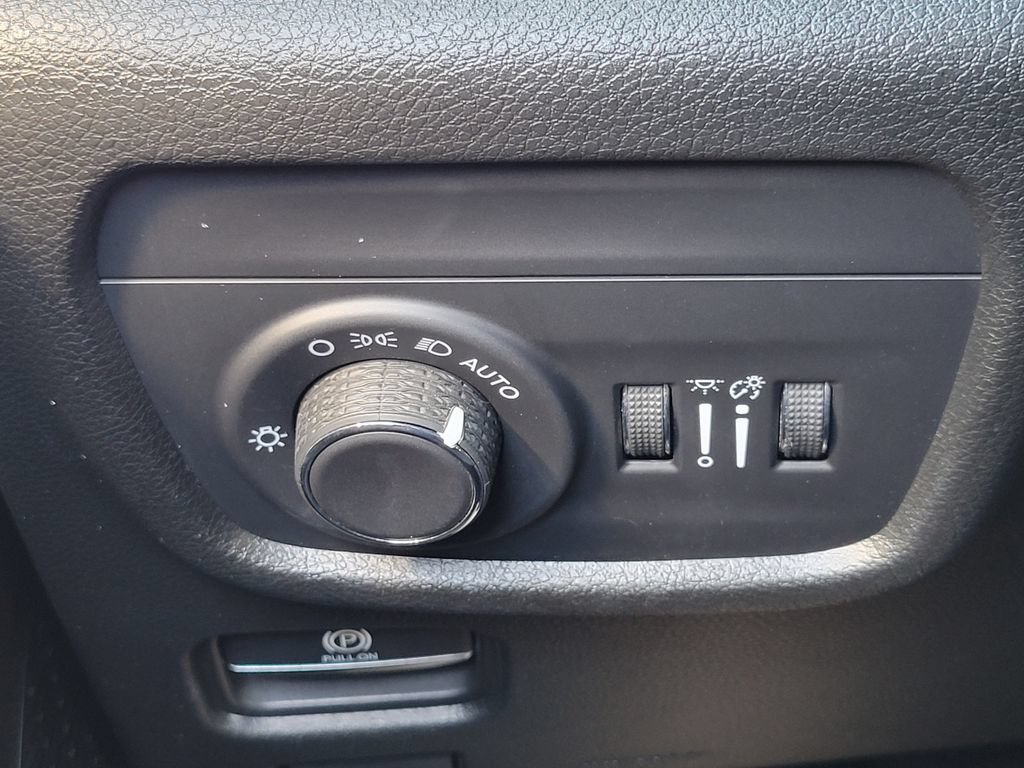 Used 2023 Jeep Grand Cherokee L Laredo AWD/4WD image 13