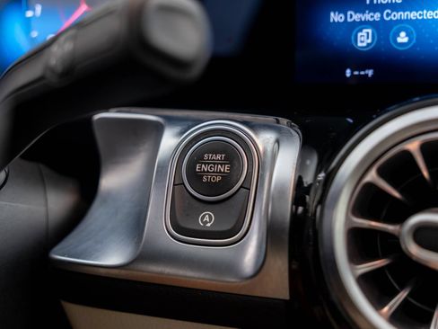 Used 2021 Mercedes-Benz GLB 250 4MATIC image 28