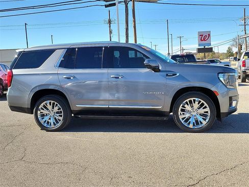 Used 2022 GMC Yukon SLT w/ SLT Luxury Package image 12