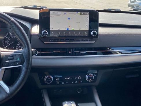 Used 2024 Mitsubishi Outlander SE Black Edition image 9