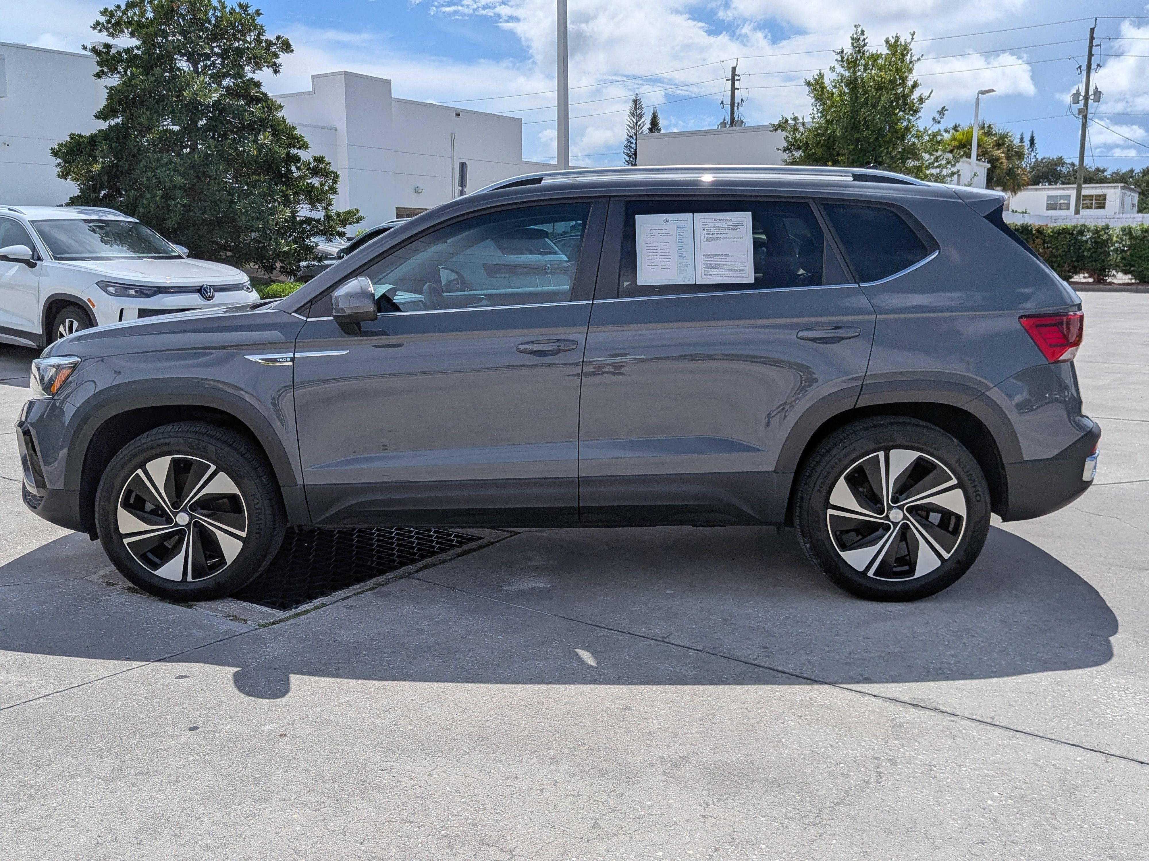 Certified 2024 Volkswagen Taos SE w/ Panoramic Sunroof Package AWD/4WD image 6