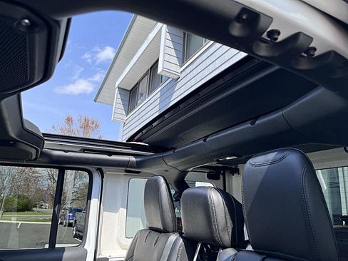 Used 2021 Jeep Wrangler Unlimited Sahara AWD/4WD image 13