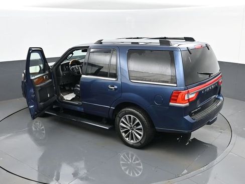 Used 2016 Lincoln Navigator Select image 28