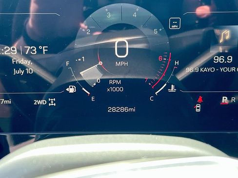 Used 2025 GMC Yukon XL AT4 w/ AT4 Premium Package AWD/4WD image 12