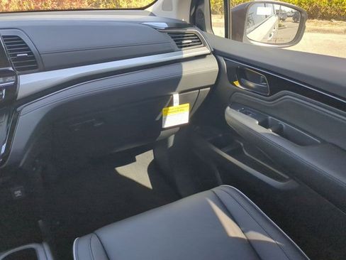 New 2026 Honda Odyssey Touring image 15