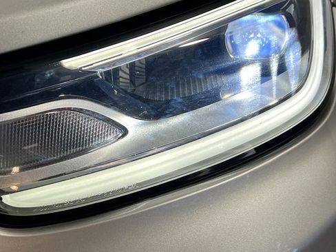 Used 2024 Chrysler Pacifica Touring-L FWD image 8