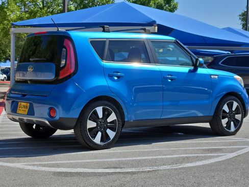 Used 2018 Kia Soul + FWD image 3