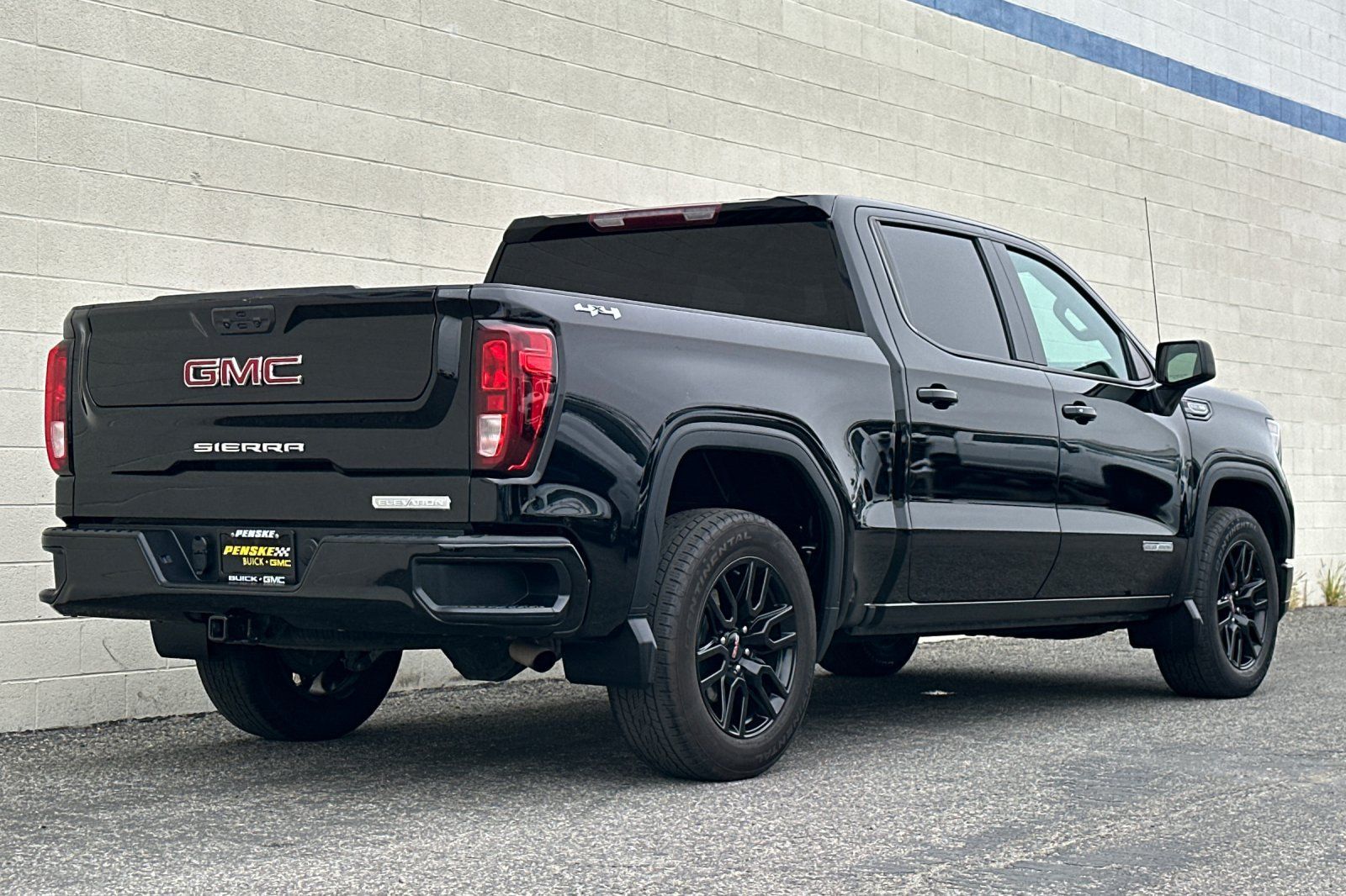 Used 2023 GMC Sierra 1500 Elevation AWD/4WD image 4