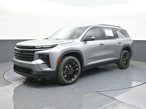 New 2026 Chevrolet Traverse LT w/ Midnight/Sport Edition FWD image 5
