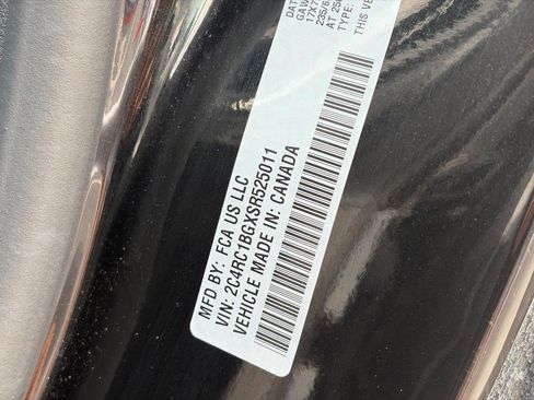 Used 2025 Chrysler Pacifica Select FWD image 25