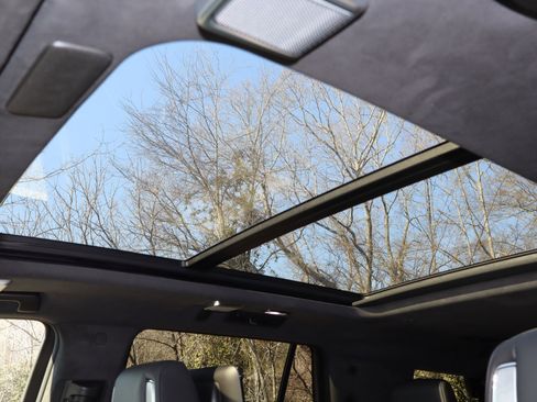 Used 2024 Cadillac Escalade V w/ LPO, ONYX Package image 34