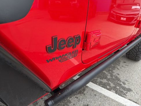 Used 2019 Jeep Wrangler Unlimited Sport S AWD/4WD image 11