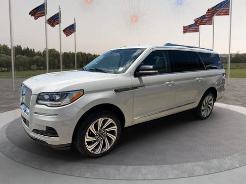 Used 2022 Lincoln Navigator L Reserve RWD image 3