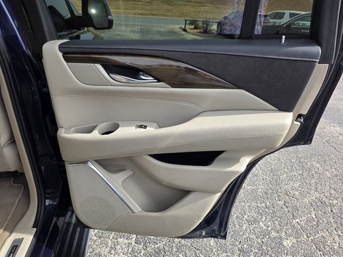 Used 2020 Cadillac Escalade Luxury image 15