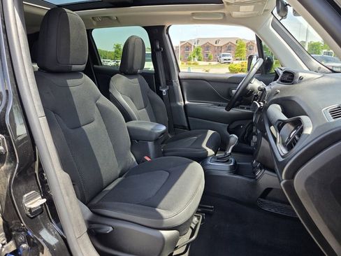 Used 2019 Jeep Renegade Altitude w/ UConnect 8.4 Nav Group AWD/4WD image 15