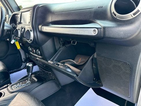 Used 2018 Jeep Wrangler Unlimited Rubicon w/ Connectivity Group AWD/4WD image 42