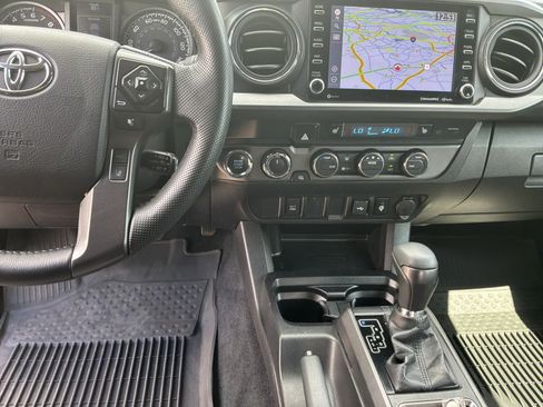 Used 2022 Toyota Tacoma TRD Sport w/ TRD Premium Sport Package AWD/4WD image 29