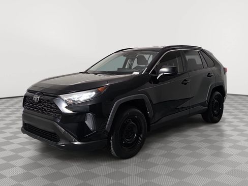 Used 2020 Toyota RAV4 LE FWD image 4