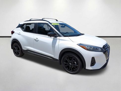 Used 2022 Nissan Kicks SR w/ Interior Electronics Package FWD image 1