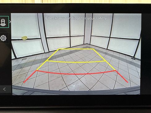 Used 2024 Kia Sorento S image 32