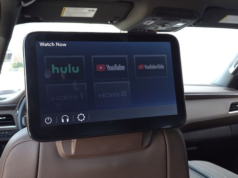 Used 2024 Chevrolet Suburban High Country w/ Advanced Technology Package image 33