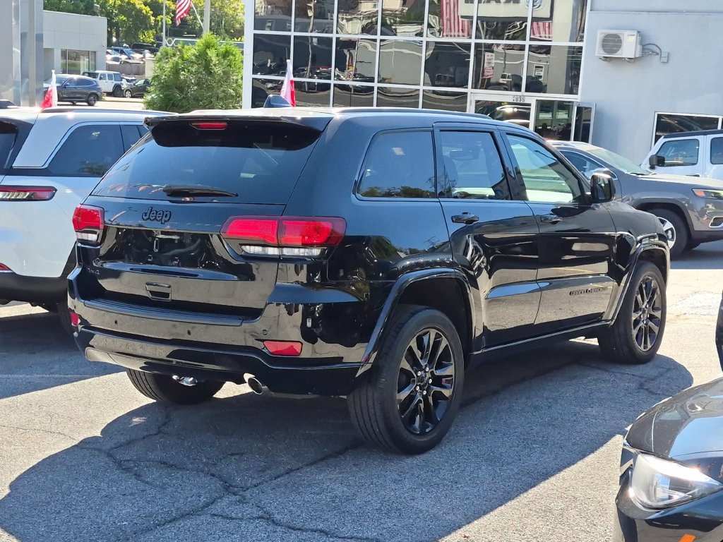 Used 2020 Jeep Grand Cherokee Altitude AWD/4WD image 4