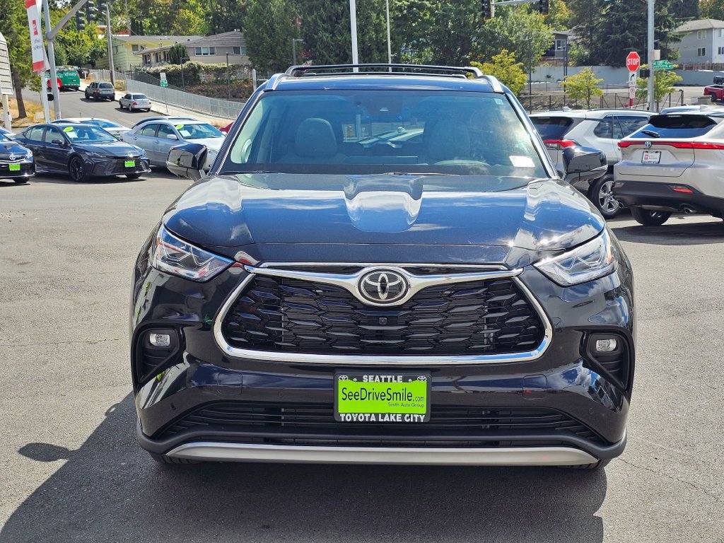 New 2026 Toyota Highlander Platinum AWD/4WD image 2