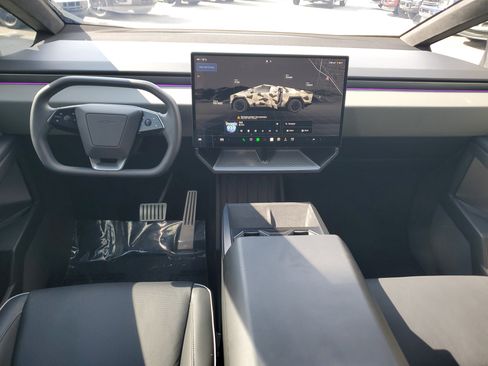 Used 2025 Tesla Cybertruck AWD Crew Cab image 16