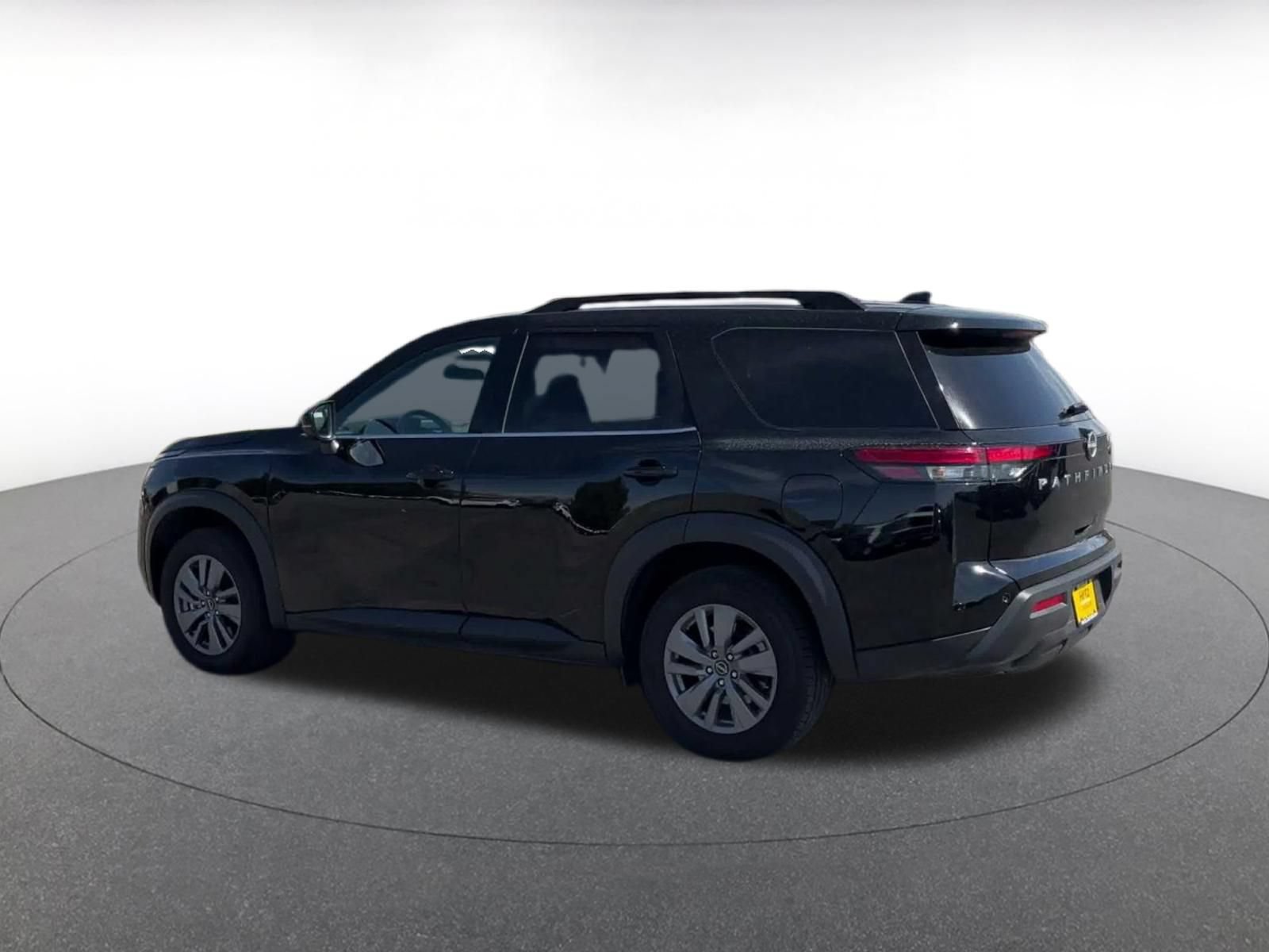 Used 2025 Nissan Pathfinder SV FWD image 9