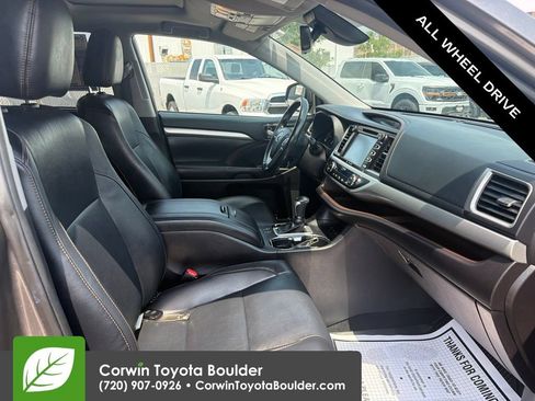 Used 2019 Toyota Highlander XLE w/ Carpet Mat Package (TMS) AWD/4WD image 11