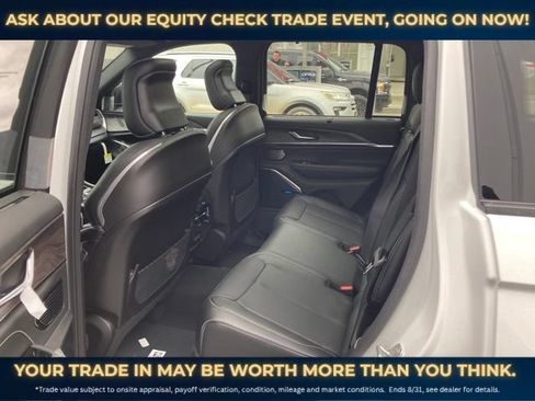 New 2023 Jeep Grand Cherokee Overland w/ Luxury Tech Group IV AWD/4WD image 22