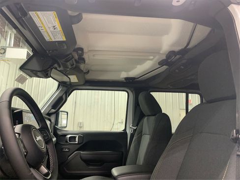 Used 2025 Jeep Wrangler Sport S image 20