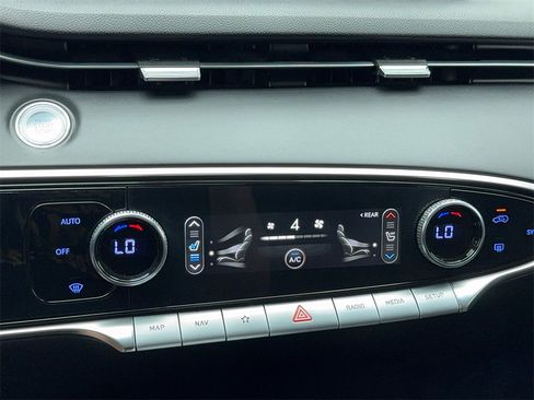 Used 2022 Genesis GV70 2.5T w/ Select Package image 30