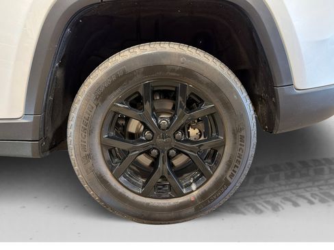 Used 2024 Jeep Grand Cherokee Altitude AWD/4WD image 50