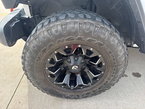Used 2021 Jeep Wrangler Unlimited Rubicon w/ Dual Top Group AWD/4WD image 5