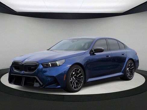 Used 2025 BMW M5 w/ Carbon Package image 4