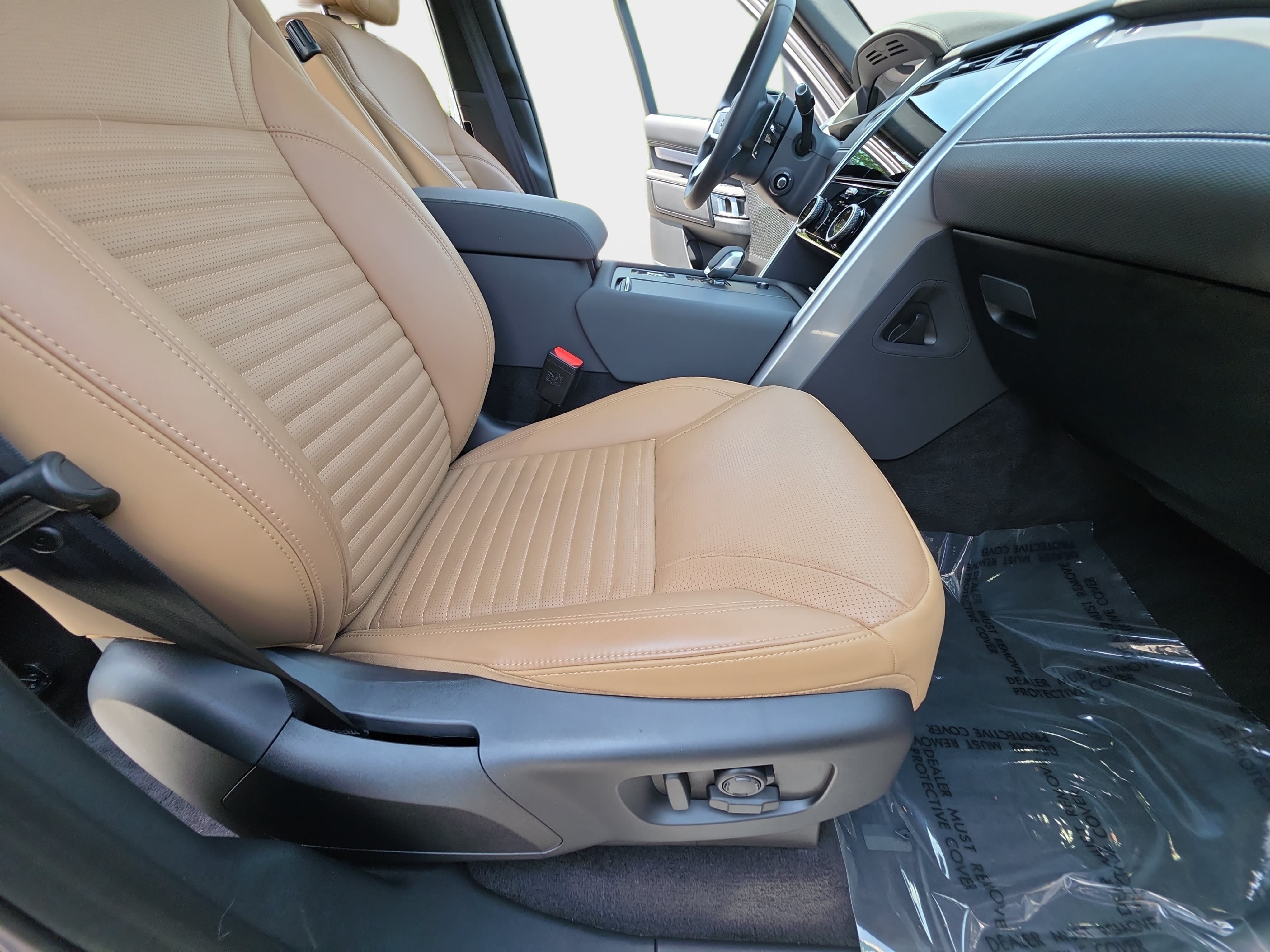 Certified 2025 Land Rover Discovery Dynamic SE AWD/4WD image 10