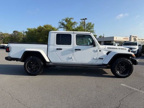 Used 2025 Jeep Gladiator Sport AWD/4WD image 8