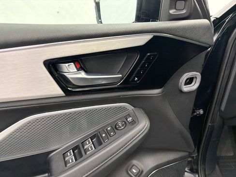 Used 2025 Acura MDX SH-AWD image 12