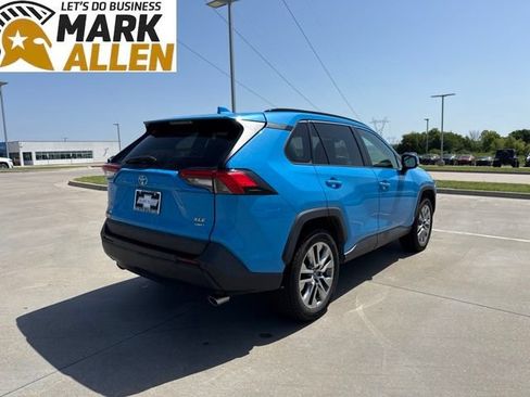 Used 2019 Toyota RAV4 XLE Premium AWD/4WD image 5
