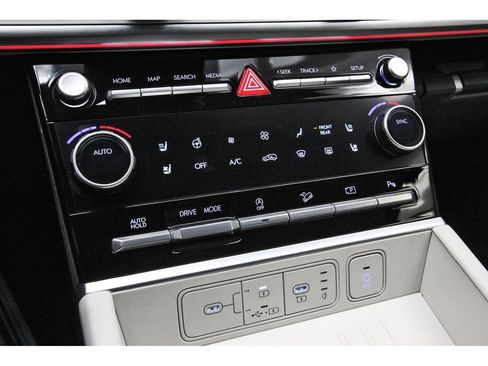 Used 2025 Hyundai Santa Fe Limited FWD image 27