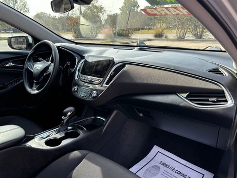 Used 2021 Chevrolet Malibu LT image 12