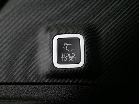 New 2025 Jeep Grand Cherokee Laredo w/ Luxury Tech Group I image 16