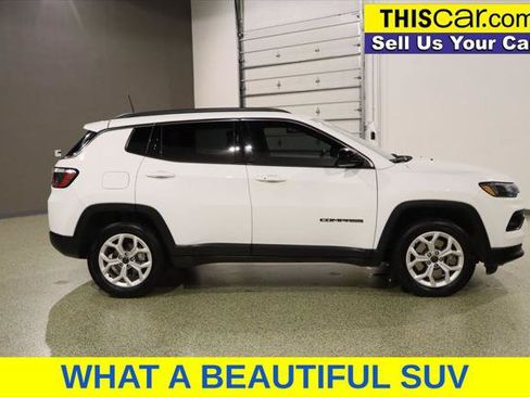 Used 2025 Jeep Compass Latitude AWD/4WD image 9